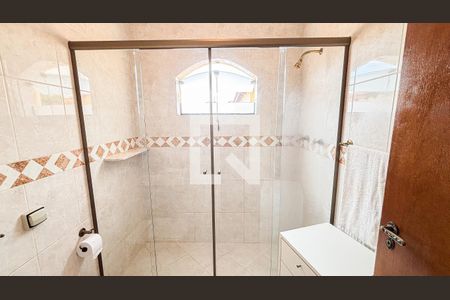 Casa à venda com 250m², 3 quartos e 6 vagas Casa à venda com 250m², 3 quartos e 6 vagasBanheiro 2