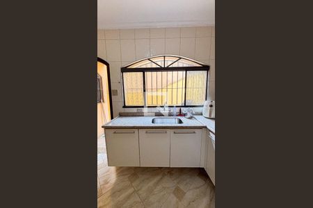 Casa à venda com 250m², 3 quartos e 6 vagas Casa à venda com 250m², 3 quartos e 6 vagasCozinha