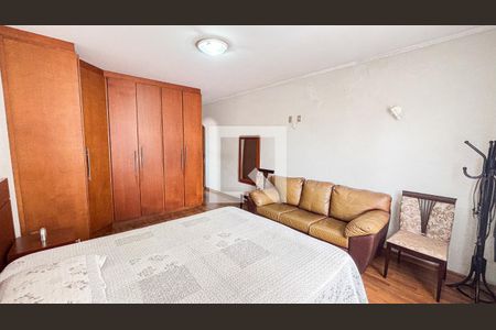 Casa à venda com 250m², 3 quartos e 6 vagas Casa à venda com 250m², 3 quartos e 6 vagasSuite