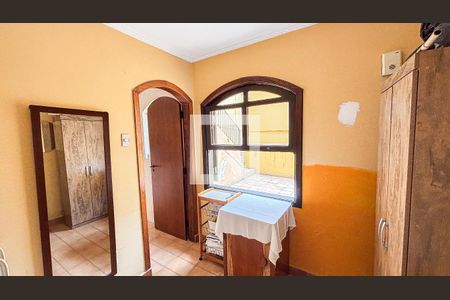 Casa à venda com 250m², 3 quartos e 6 vagas Casa à venda com 250m², 3 quartos e 6 vagasQuarto Área de Serviço