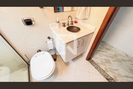 Casa à venda com 250m², 3 quartos e 6 vagas Casa à venda com 250m², 3 quartos e 6 vagasBanheiro