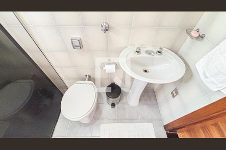 Casa à venda com 250m², 3 quartos e 6 vagas Casa à venda com 250m², 3 quartos e 6 vagasBanheiro da Suíte