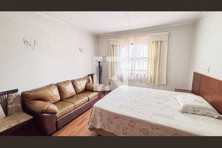 Casa à venda com 250m², 3 quartos e 6 vagas Casa à venda com 250m², 3 quartos e 6 vagasSuite