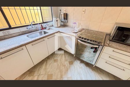 Casa à venda com 250m², 3 quartos e 6 vagas Casa à venda com 250m², 3 quartos e 6 vagasCozinha