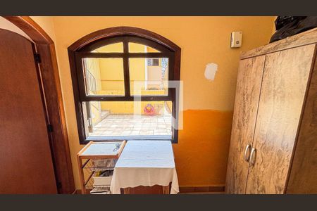 Casa à venda com 250m², 3 quartos e 6 vagas Casa à venda com 250m², 3 quartos e 6 vagasQuarto Área de Serviço