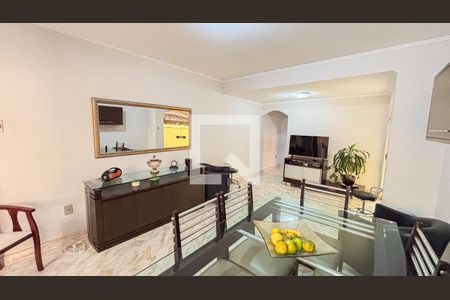 Casa à venda com 250m², 3 quartos e 6 vagas Casa à venda com 250m², 3 quartos e 6 vagasCopa