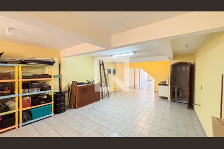 Casa à venda com 250m², 3 quartos e 6 vagas Casa à venda com 250m², 3 quartos e 6 vagasGaragem