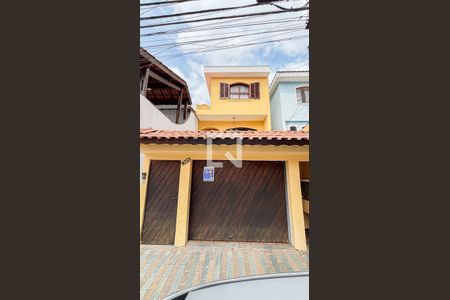 Casa à venda com 250m², 3 quartos e 6 vagas Casa à venda com 250m², 3 quartos e 6 vagasFachada