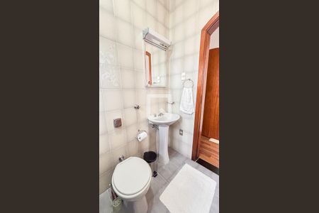 Casa à venda com 250m², 3 quartos e 6 vagas Casa à venda com 250m², 3 quartos e 6 vagasBanheiro da Suíte