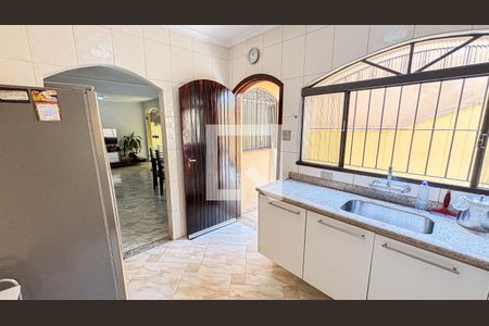 Casa à venda com 250m², 3 quartos e 6 vagas Casa à venda com 250m², 3 quartos e 6 vagasCozinha