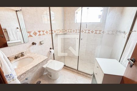 Casa à venda com 250m², 3 quartos e 6 vagas Casa à venda com 250m², 3 quartos e 6 vagasBanheiro 2