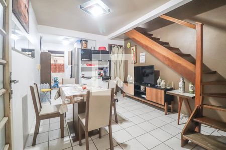 Sala de casa de condomínio à venda com 2 quartos, 10m² em Vicentina, São Leopoldo