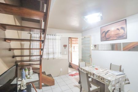 Sala de casa de condomínio à venda com 2 quartos, 10m² em Vicentina, São Leopoldo