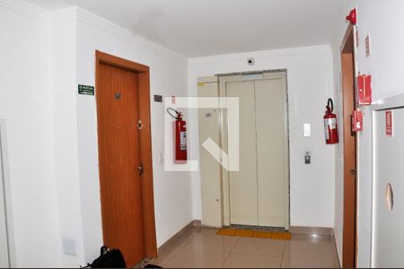 Apartamento à venda com 43m², 2 quartos e 1 vaga Apartamento à venda com 43m², 2 quartos e 1 vagaHall do Elevador