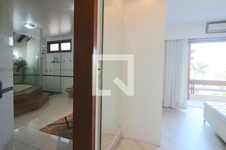 Casa à venda com 572m², 4 quartos e 3 vagasSuíte