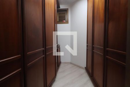 Casa à venda com 572m², 4 quartos e 3 vagasCloset da suíte