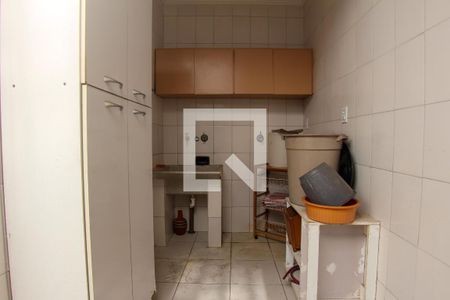 Casa à venda com 150m², 3 quartos e 2 vagasEscada