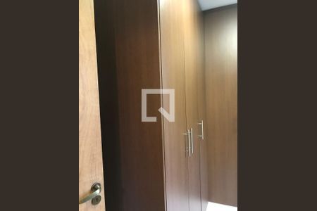 Casa à venda com 221m², 4 quartos e 2 vagas Casa à venda com 221m², 4 quartos e 2 vagasQuarto