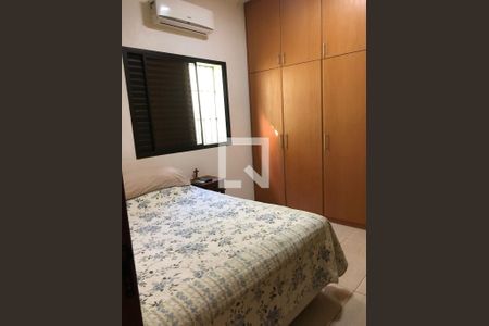 Casa à venda com 221m², 4 quartos e 2 vagas Casa à venda com 221m², 4 quartos e 2 vagasQuarto