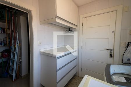 Apartamento à venda com 156m², 3 quartos e 3 vagas Apartamento à venda com 156m², 3 quartos e 3 vagasÁrea de Serviço