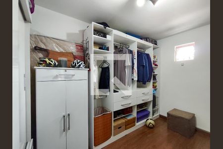 Casa à venda com 161m², 3 quartos e 1 vaga Casa à venda com 161m², 3 quartos e 1 vagaCloset da suíte