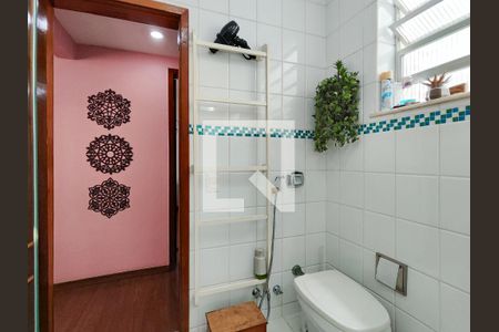 Casa à venda com 161m², 3 quartos e 1 vaga Casa à venda com 161m², 3 quartos e 1 vagaBanheiro Corredor