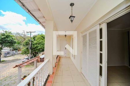 Casa à venda com 348m², 3 quartos e 3 vagas Casa à venda com 348m², 3 quartos e 3 vagasSacada da Sala de TV