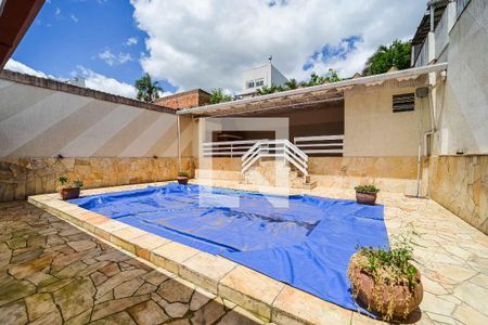 Casa à venda com 348m², 3 quartos e 3 vagas Casa à venda com 348m², 3 quartos e 3 vagasPiscina