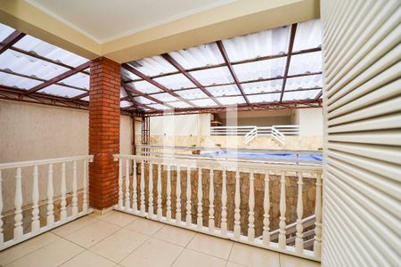 Casa à venda com 348m², 3 quartos e 3 vagas Casa à venda com 348m², 3 quartos e 3 vagasSacada do Quarto 1