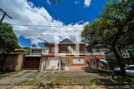 Casa à venda com 348m², 3 quartos e 3 vagas Casa à venda com 348m², 3 quartos e 3 vagasFachada