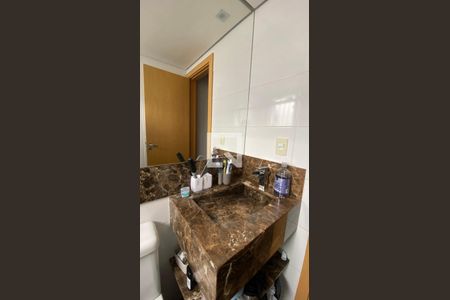 Apartamento à venda com 256m², 5 quartos e 4 vagas Apartamento à venda com 256m², 5 quartos e 4 vagasBanheiro Social