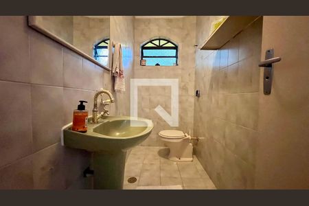 Casa à venda com 275m², 4 quartos e 2 vagas Casa à venda com 275m², 4 quartos e 2 vagasLavabo