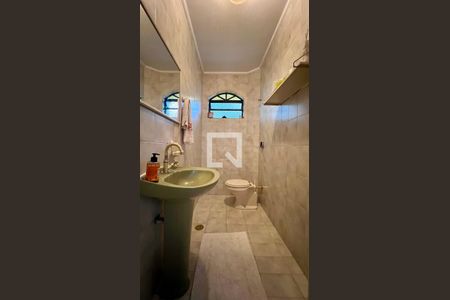 Casa à venda com 275m², 4 quartos e 2 vagas Casa à venda com 275m², 4 quartos e 2 vagasLavabo