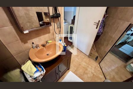 Casa à venda com 275m², 4 quartos e 2 vagas Casa à venda com 275m², 4 quartos e 2 vagasBanheiro da Suíte