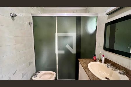 Casa à venda com 275m², 4 quartos e 2 vagas Casa à venda com 275m², 4 quartos e 2 vagasBanheiro