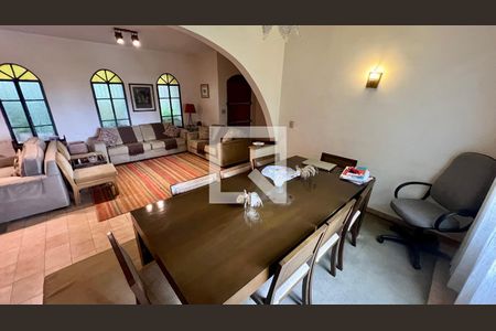 Casa à venda com 275m², 4 quartos e 2 vagas Casa à venda com 275m², 4 quartos e 2 vagasSala de Jantar