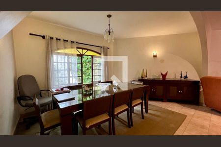 Casa à venda com 275m², 4 quartos e 2 vagas Casa à venda com 275m², 4 quartos e 2 vagasSala de Jantar