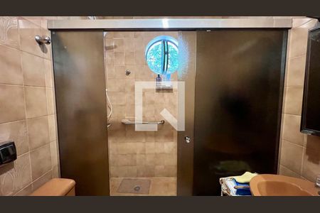 Casa à venda com 275m², 4 quartos e 2 vagas Casa à venda com 275m², 4 quartos e 2 vagasBanheiro da Suíte