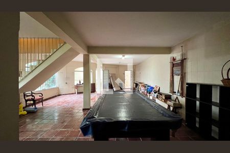 Casa à venda com 275m², 4 quartos e 2 vagas Casa à venda com 275m², 4 quartos e 2 vagasÁrea Externa