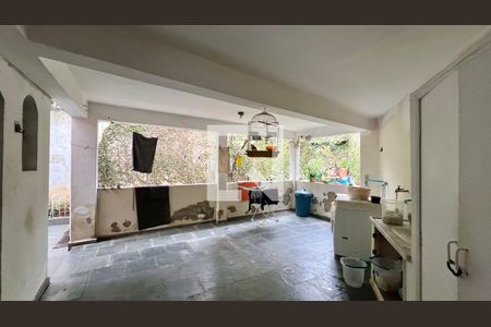 Casa à venda com 275m², 4 quartos e 2 vagas Casa à venda com 275m², 4 quartos e 2 vagasÁrea de Serviço