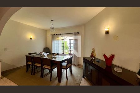 Casa à venda com 275m², 4 quartos e 2 vagas Casa à venda com 275m², 4 quartos e 2 vagasSala de Jantar