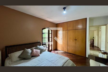 Casa à venda com 275m², 4 quartos e 2 vagas Casa à venda com 275m², 4 quartos e 2 vagasSuíte