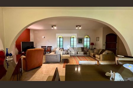 Casa à venda com 275m², 4 quartos e 2 vagas Casa à venda com 275m², 4 quartos e 2 vagasSala de Jantar