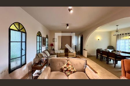 Casa à venda com 275m², 4 quartos e 2 vagas Casa à venda com 275m², 4 quartos e 2 vagasSala