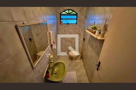 Casa à venda com 275m², 4 quartos e 2 vagas Casa à venda com 275m², 4 quartos e 2 vagasLavabo