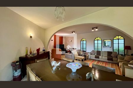 Casa à venda com 275m², 4 quartos e 2 vagas Casa à venda com 275m², 4 quartos e 2 vagasSala de Jantar