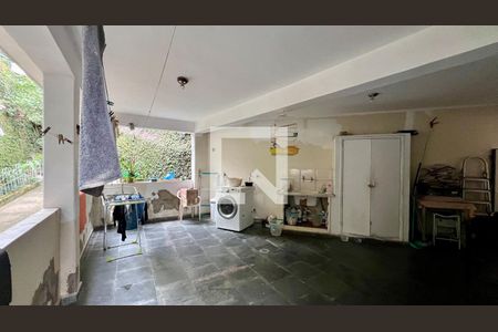 Casa à venda com 275m², 4 quartos e 2 vagas Casa à venda com 275m², 4 quartos e 2 vagasÁrea de Serviço