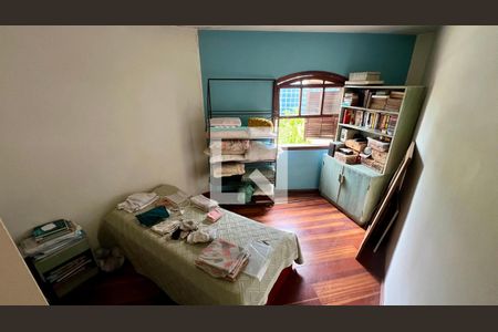 Casa à venda com 275m², 4 quartos e 2 vagas Casa à venda com 275m², 4 quartos e 2 vagasQuarto 1