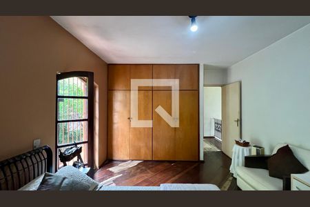 Casa à venda com 275m², 4 quartos e 2 vagas Casa à venda com 275m², 4 quartos e 2 vagasSuíte