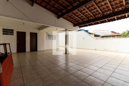 Casa à venda com 300m², 3 quartos e 5 vagas Casa à venda com 300m², 3 quartos e 5 vagasQuintal